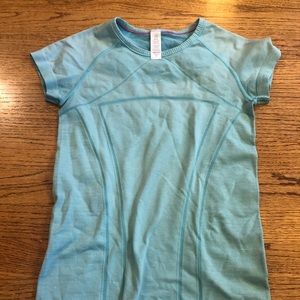 ivivva light blue t-shirt